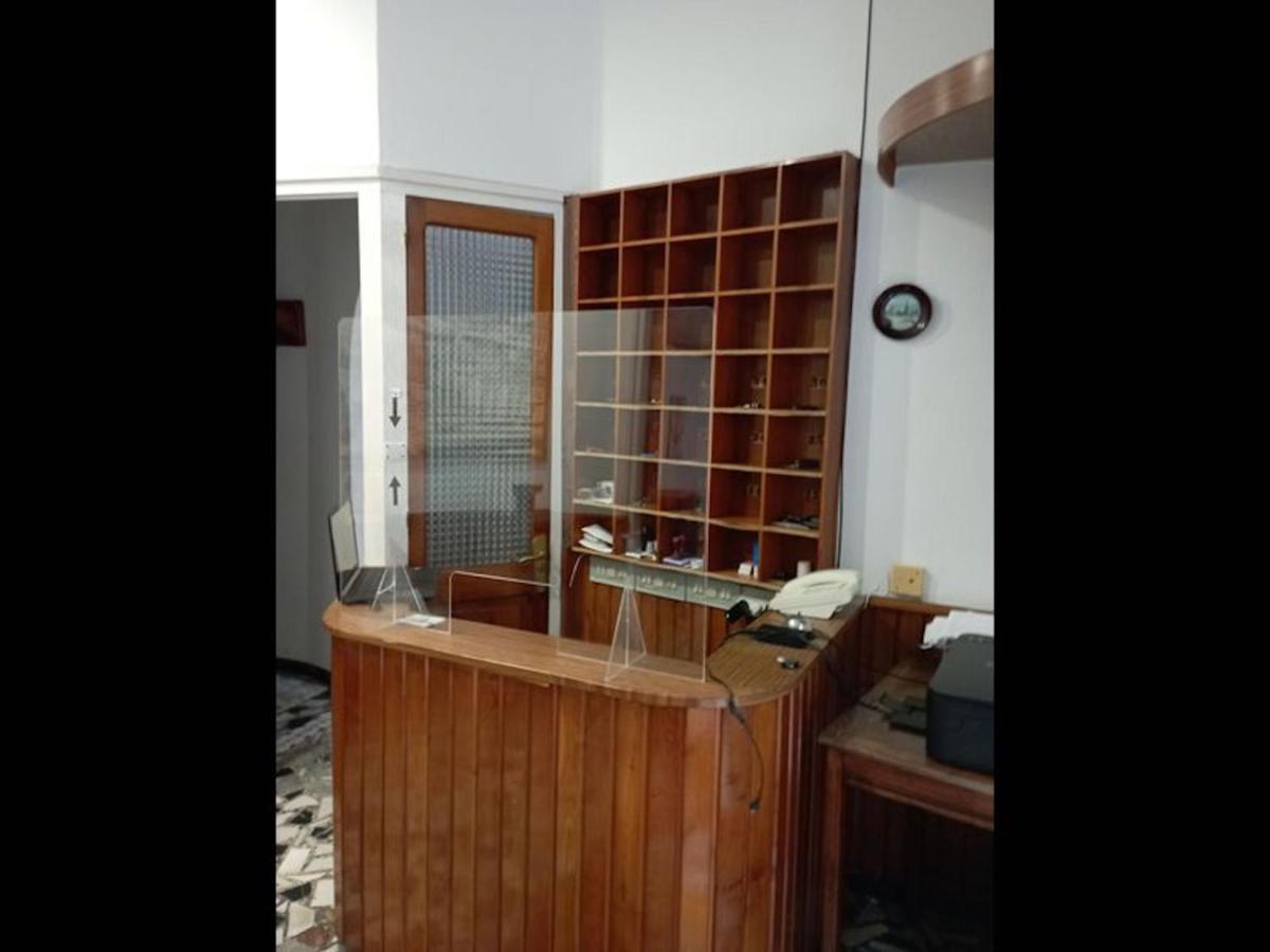 Room In Lodge - Double And Single Room - Pension Oria 1 Luarca Exteriör bild