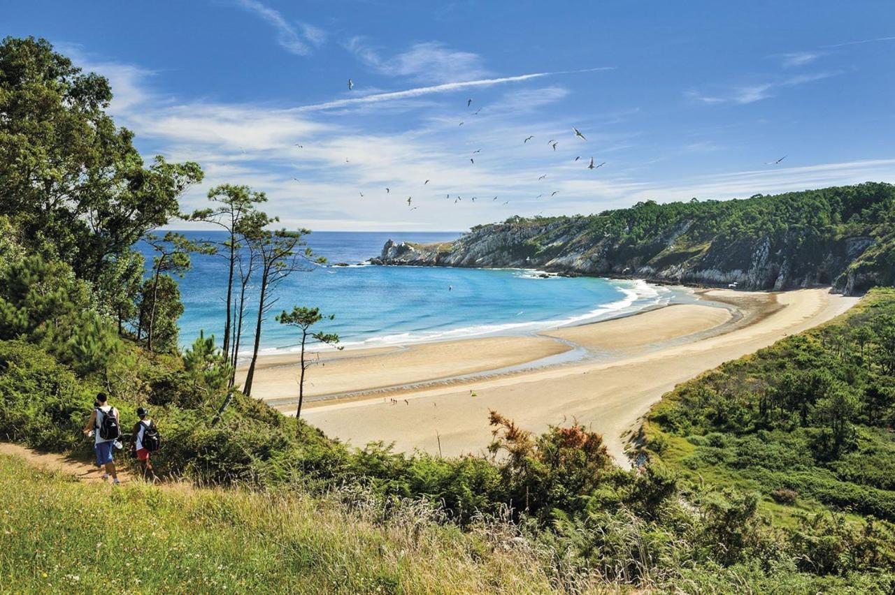 Room In Lodge - Double And Single Room - Pension Oria 1 Luarca Exteriör bild
