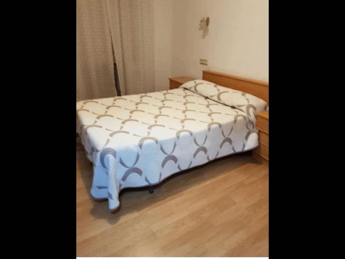 Room In Lodge - Double And Single Room - Pension Oria 1 Luarca Exteriör bild
