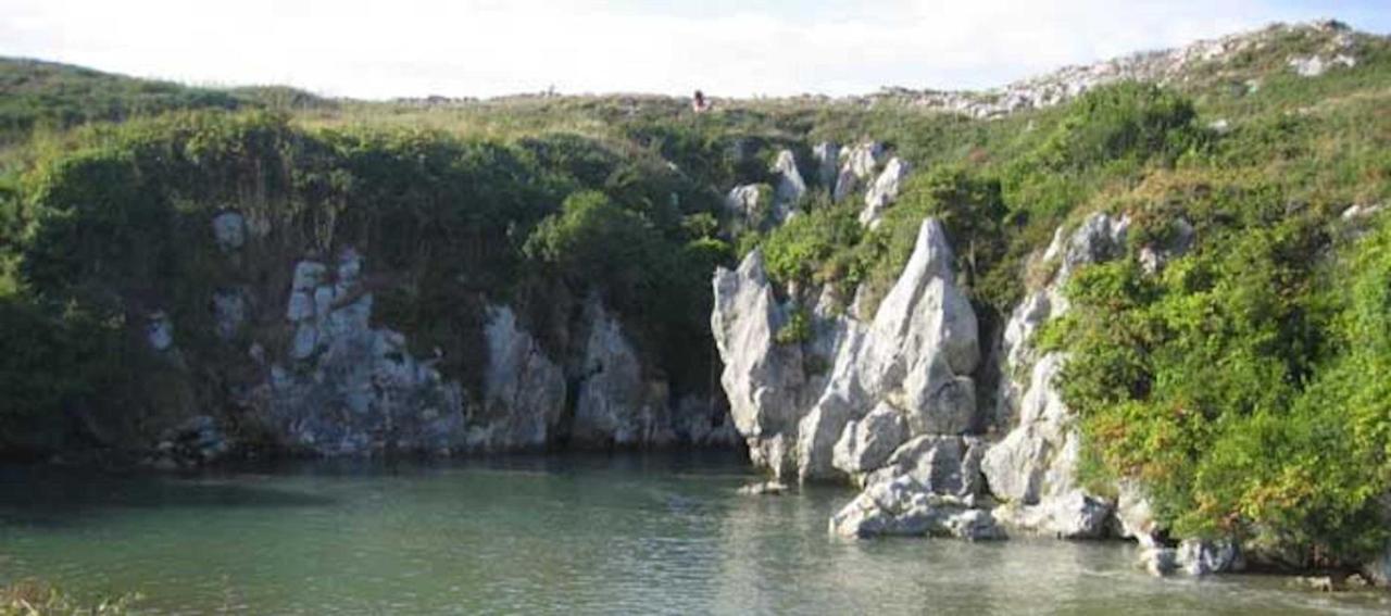 Room In Lodge - Double And Single Room - Pension Oria 1 Luarca Exteriör bild