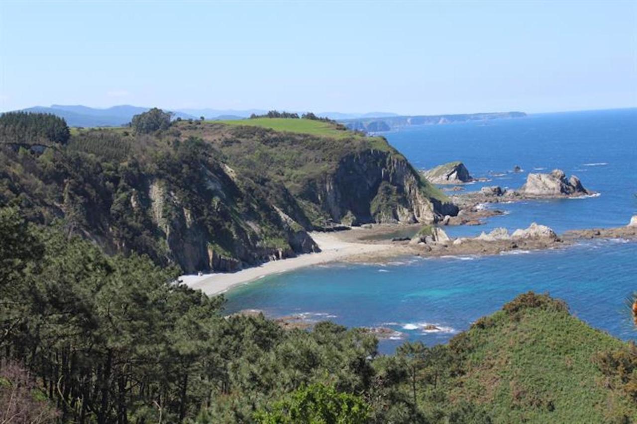 Room In Lodge - Double And Single Room - Pension Oria 1 Luarca Exteriör bild