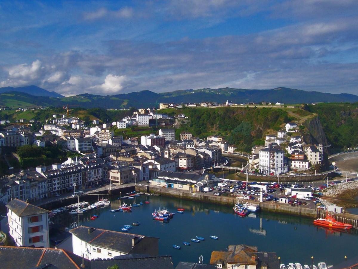Room In Lodge - Double And Single Room - Pension Oria 1 Luarca Exteriör bild